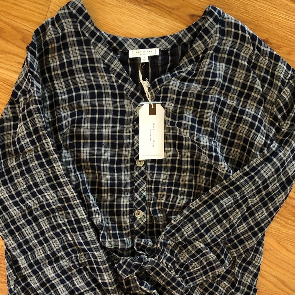NWT Plaid Long Sleeve Hi-Lo Top